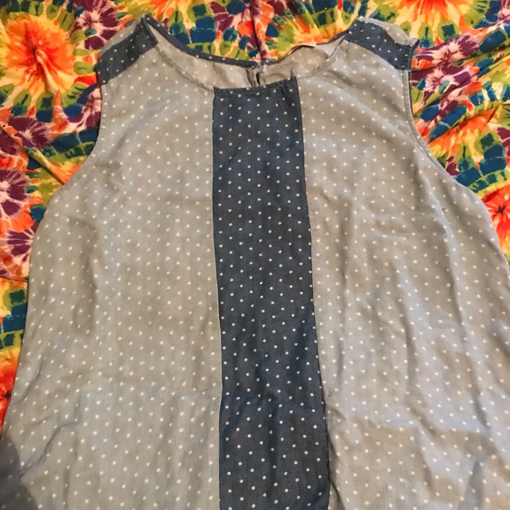 Sleeveless shirt